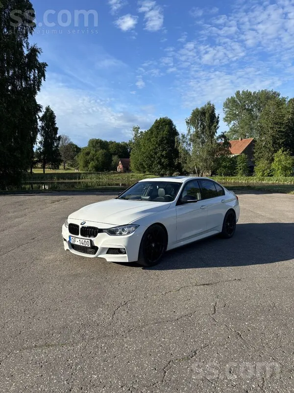 BMW Uzņēmums pārdod labi koptu BMW F30 M-performance. 