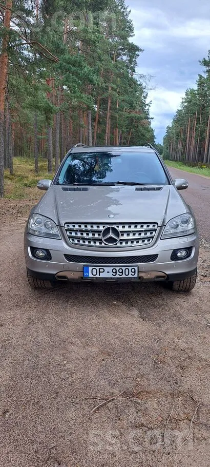 Mercedes Отличное состояние, богатая комплектация. Кожаный 