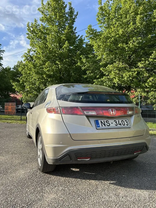 Honda Pārdodu labi koptu Honda Civic hečbeku – uzticamu,
