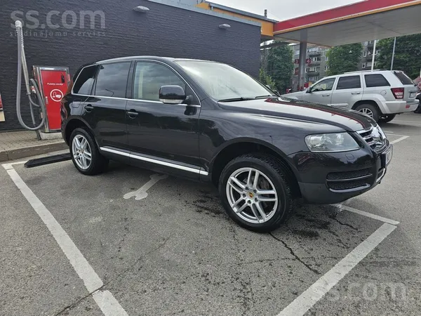 Volkswagen Padodu VW Touareg ar 3.0 dīzeļmotoru un automātisk