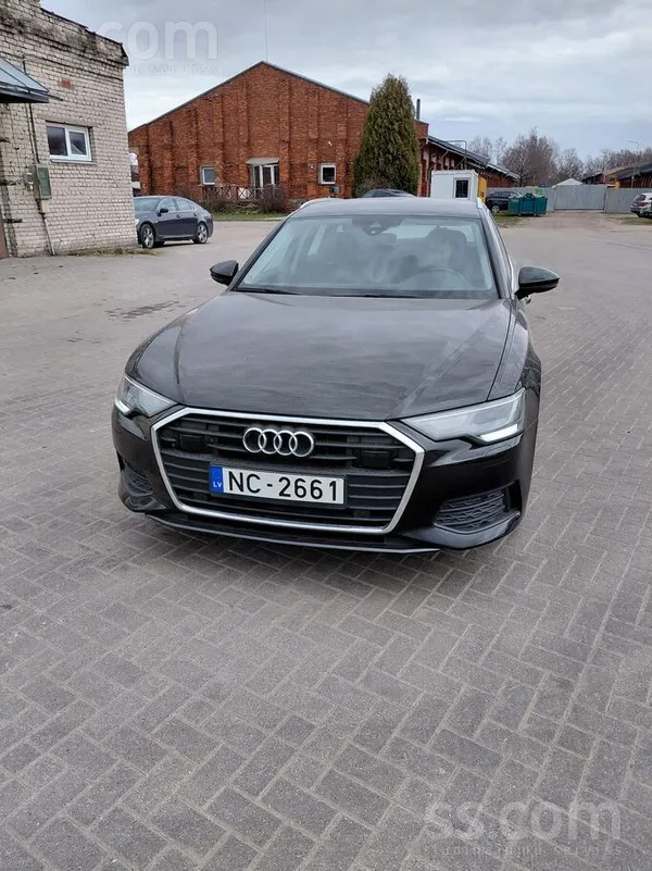 Audi Mašīna labā vizuālā un tehniskā stāvoklī. Tiek pār