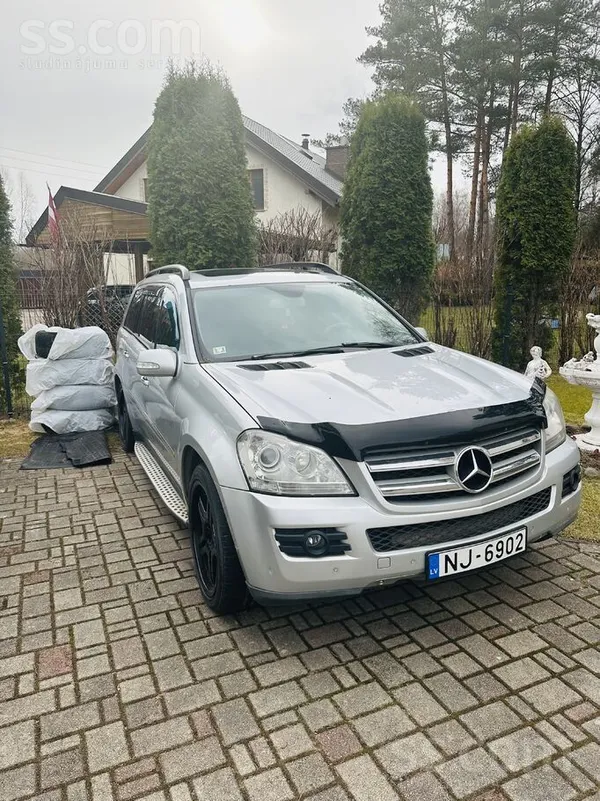 Mercedes Pārdod Mercedes GL 320. Automašīna ir braucošā stā