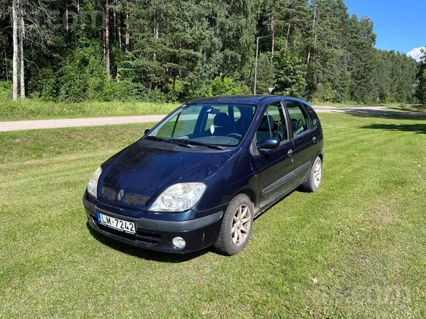 Renault Tiek tirgots uzticams auto ar plašu salonu - vizuā