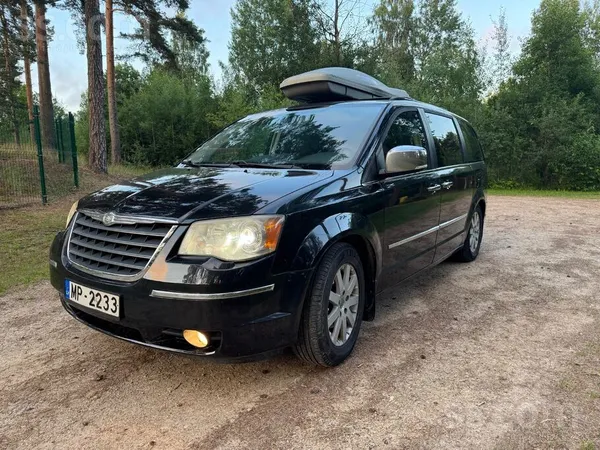 Chrysler Pārdodu minivenu Chrysler Grand Voyager 2008. gada