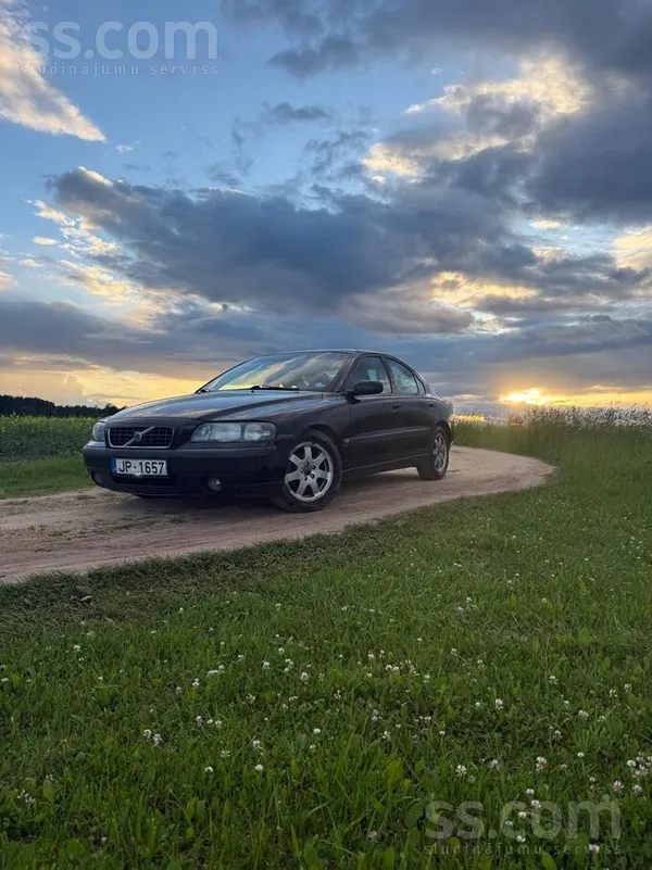 Volvo Pārdodu Volvo S60. Automašīnu vadīja vectēvs. Auto