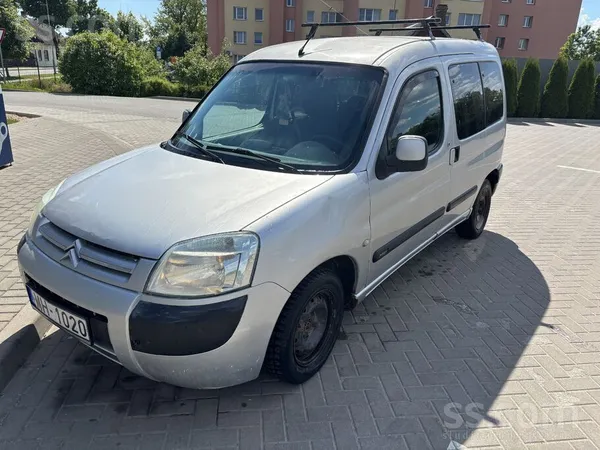 Citroen Pardodas auto ar jaunu skati, tehniski sesties un 