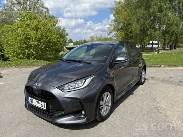 Pārdodu Toyota Yaris 1.5 Hibrīds. Auto ļoti labā tehniskā un vizuālā stāvoklī. Led lukturi, krēslu un stūres apsilde. KeyLess ...