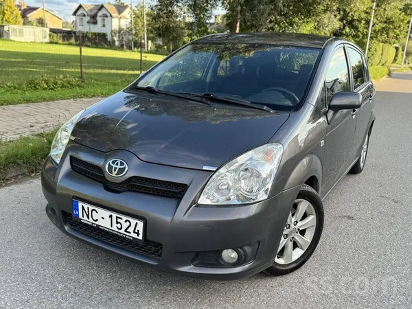 Toyota Pardodu Toyota Corolla Verso 2.2 dizelis, 100kw, D