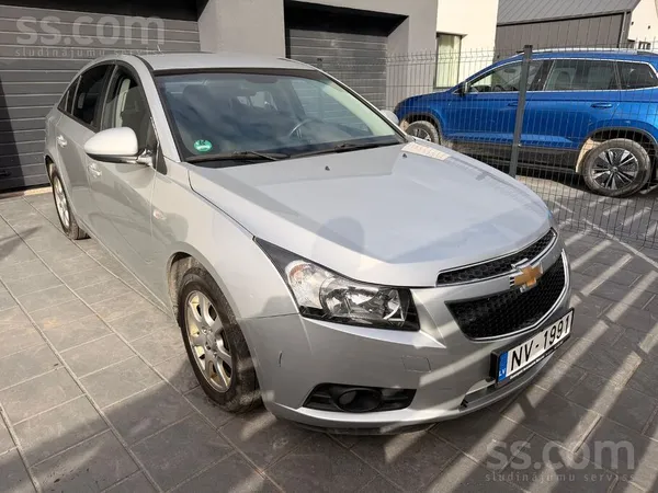 Chevrolet Uz tirgošanu dodās cruze.