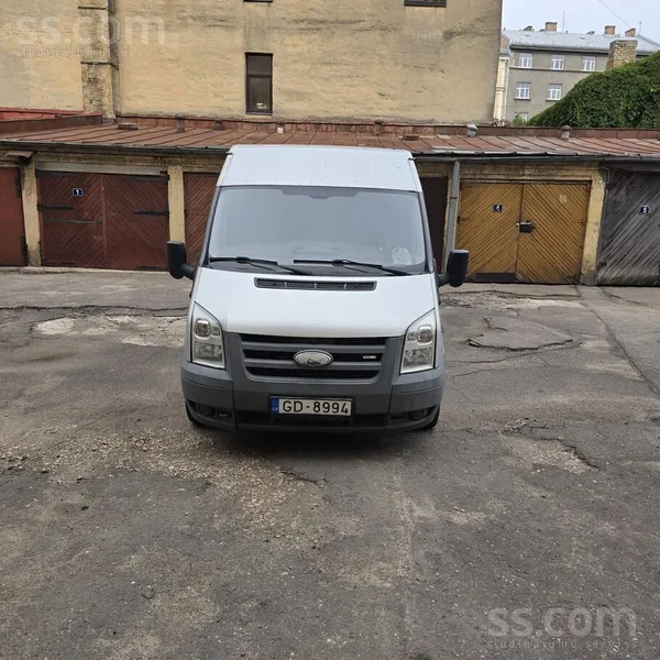 Ford Pārdod uzņēmuma darba busu