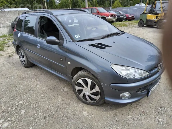 Peugeot Ejoša. Rūsas gandrīz nav. Atrodas pašā Daugavpilī.