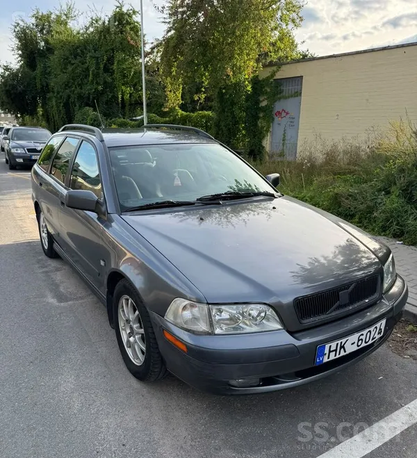 Volvo Tiek pārdots uzticams un ekonomisks Volvo universā