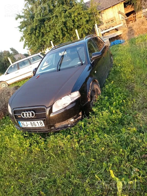 Audi Audi a4 ar defektiem. Auto visdrīzāk paredzēts rez