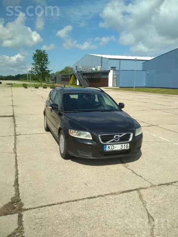Volvo НЕ крашенная. Салон опрятный.