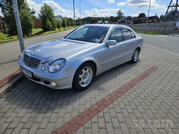 Mercedes Pārdodu koptu un uzpasētu W211. Vidējais patēriņš 