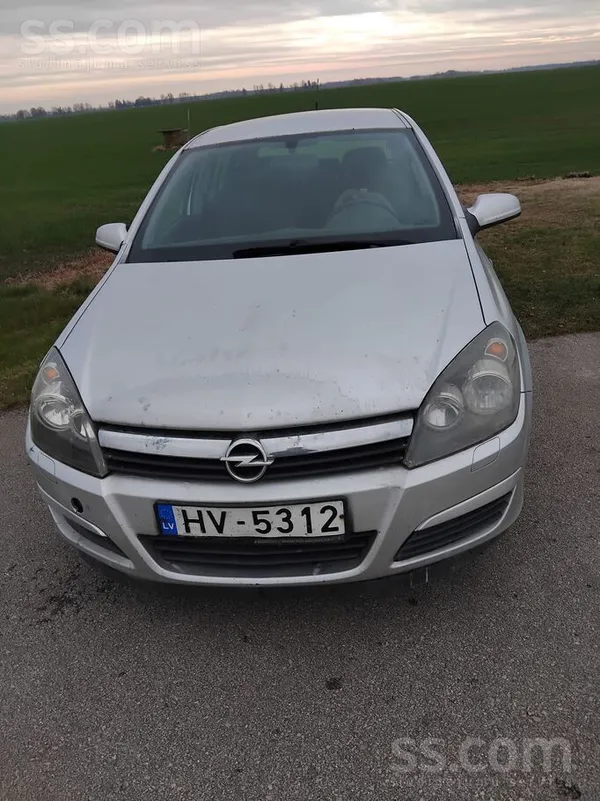 Pārdodu automašīnu.