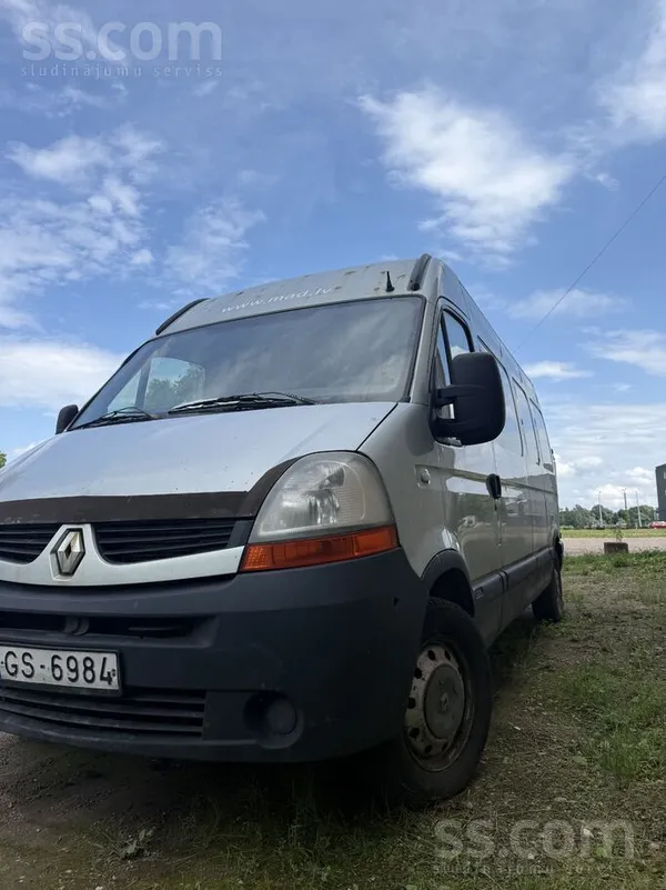 Renault В рабочем состоянии . Не ржавая . Налоги оплачены 