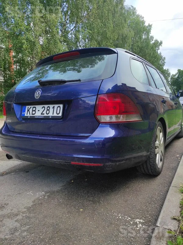 Volkswagen Хозяин продает Volkswagen Golf 6 Universal. Машина