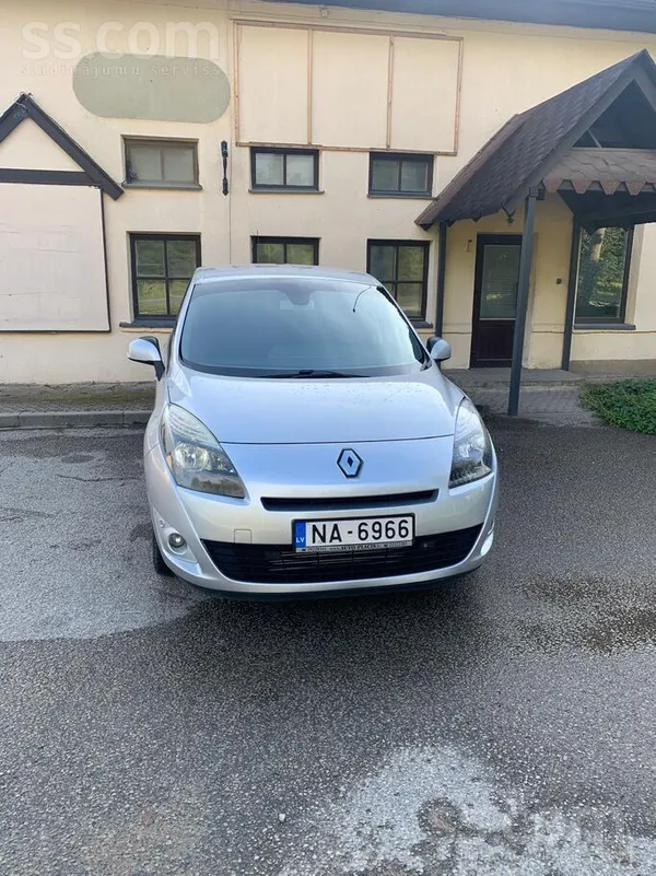 Renault Pārdod Renault Grand Scenic ar 5 sēdvietām. 1.9d 9