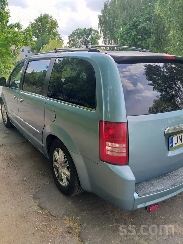 Pārdodu Chrysler Town & Country (2010. gads) maksimālajā komplektācijā. Līdz