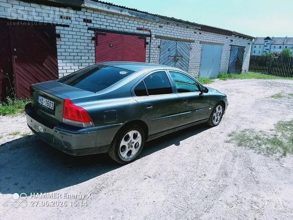 Volvo Labs vakars tirgoju savu auto , ir iegadats cits a