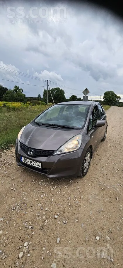 Honda Ekonomisks un ļoti praktisks auto ejošā stāvoklī: 
