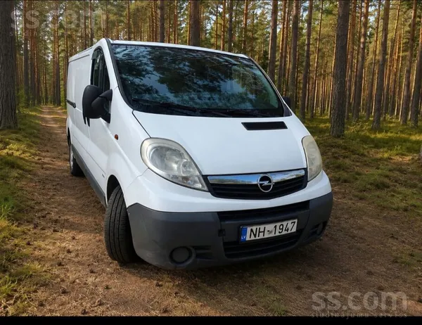 Opel Uzticams un praktisks Opel Vivaro kravas mikroauto