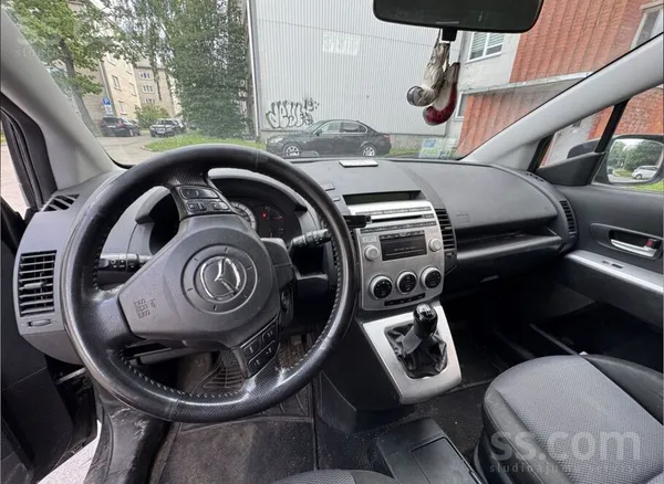 Mazda Pārdodu Mazda 5. Ir daži vizuāli defekti, bet brau