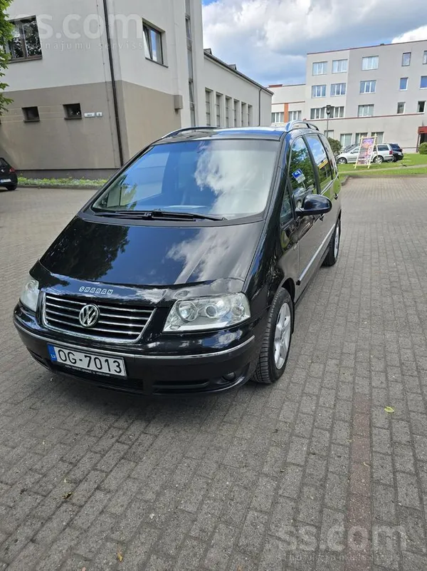 Volkswagen Automašīna ir importēta no Vācijas, tai ir viens ī