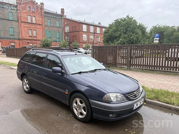 Toyota Pārdodu Toyota Avensis 2.0 D-4D ar manuālo pārnesu