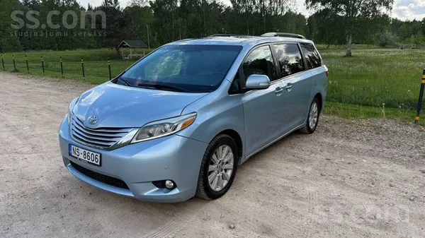 Toyota Pārdodu Toyota Sienna 2015. gada minivenu (debesu 