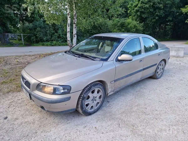 Volvo Pārdod auto ar vizuāliem defektiem. Cena atbilstoš