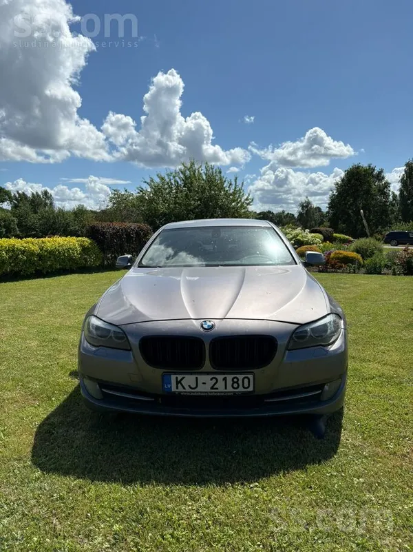 Tiek pārdots BMW ar 3.0 dīzeli un 180kw motoru. 

Aprīkojums:
Kruīza kont