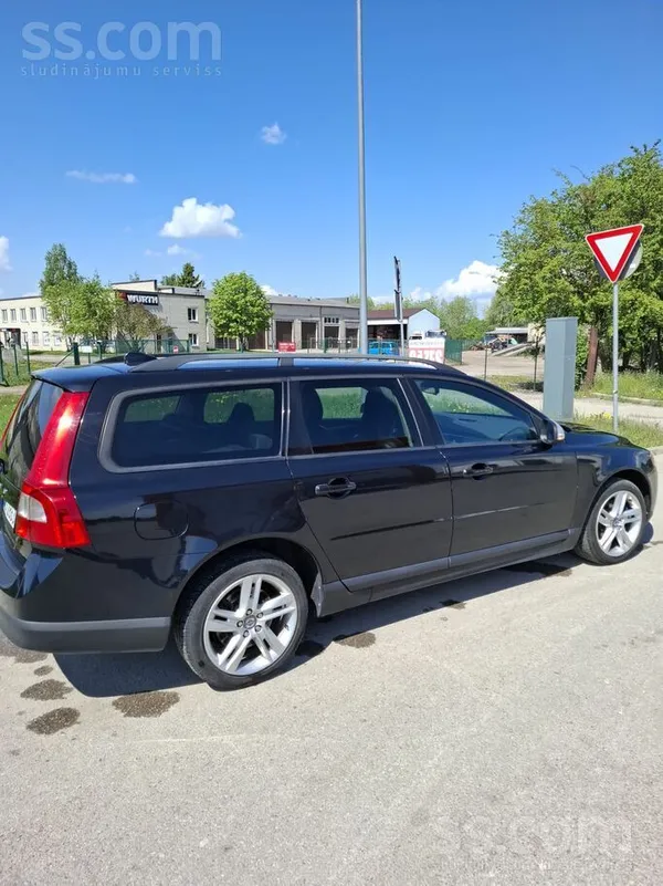 Pārdodu Volvo V70. 
Labā tehniskā un vizuālā stāvoklī, apkopes veiktas regu