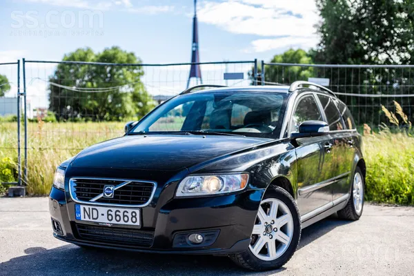 Volvo Volvo V50 ar 2.0 dīzeļdzinēju un manuālo ātrumkārb