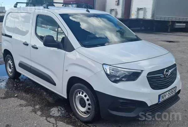 Opel Pārdod kravas furgonu labā stāvoklī. Viens īpašnie