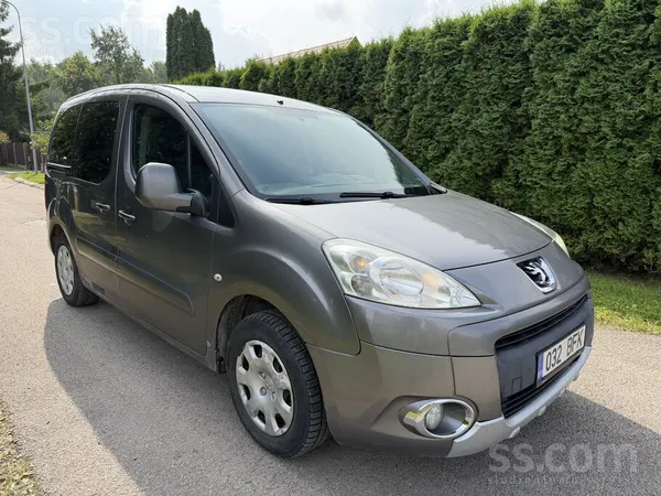 Peugeot В хорошем техническом состоянии. Двигатель очень э