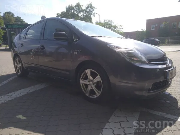 Toyota Pārdodam Toyota Prius Hibridu ar 1, 5 litru motoru