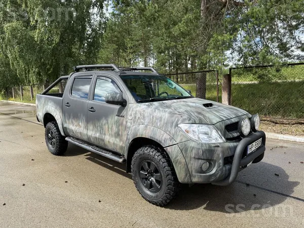 Toyota Hilux - 1