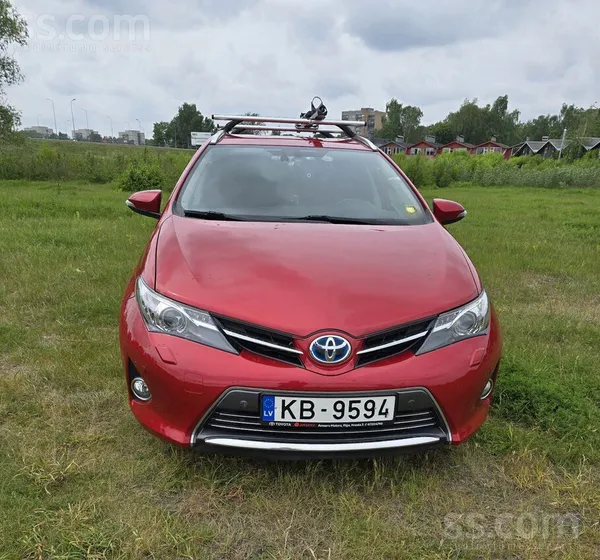 Toyota Продаю Toyota Auris Touring Sports 1.8 Hybrid в ко