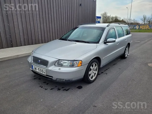 Volvo Pārdod automašīnu Volvo V70.Automašīna ir braukšan