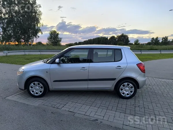 Skoda Pārdodu uzticamu un koptu Skoda Fabia teicamā tehn
