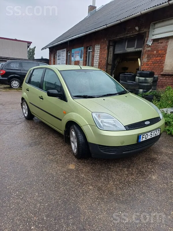 Ford Labā stāvoklī, ar tikko izietu skati. Ļoti ekonomi