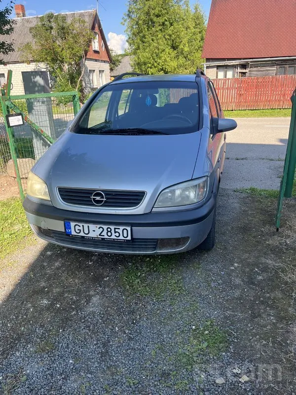 Opel Pardodas Opel Zafira. Melna skate ...