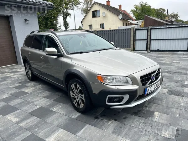 Tirgojam músu uzticamo ģimenes auto Volvo xc70 , 2011gada ar 2.4 , 120kw mot