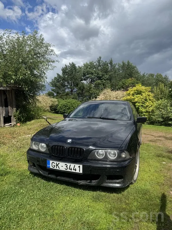 BMW Pārdod 530d vizuāli defekti, rūsa. 