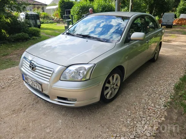 Toyota Automašīna darbojas, ir labi uzturēta. Ir neliela 