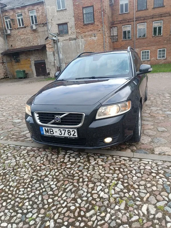 Volvo Pēc trīs gadu kopdzīves pārdodu savu auto ar jaunu