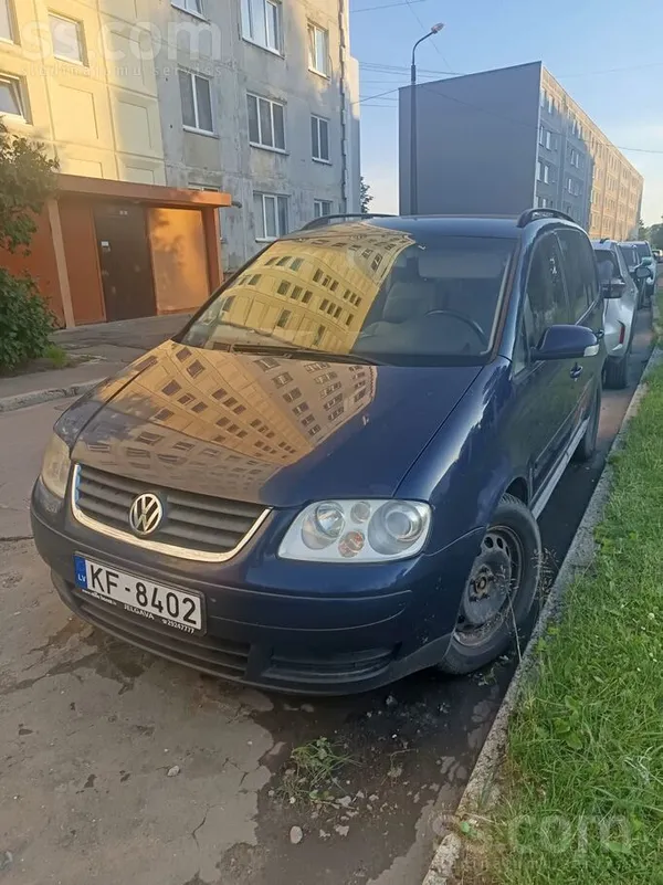 Volkswagen Touran - 1