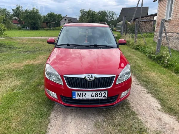 Skoda Pārdod Skoda Fabia labā tehniskā un vizuālā stāvok